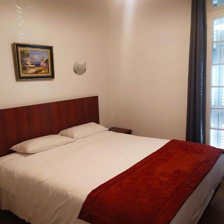 Hotel Le Postillon Pau Luaran gambar