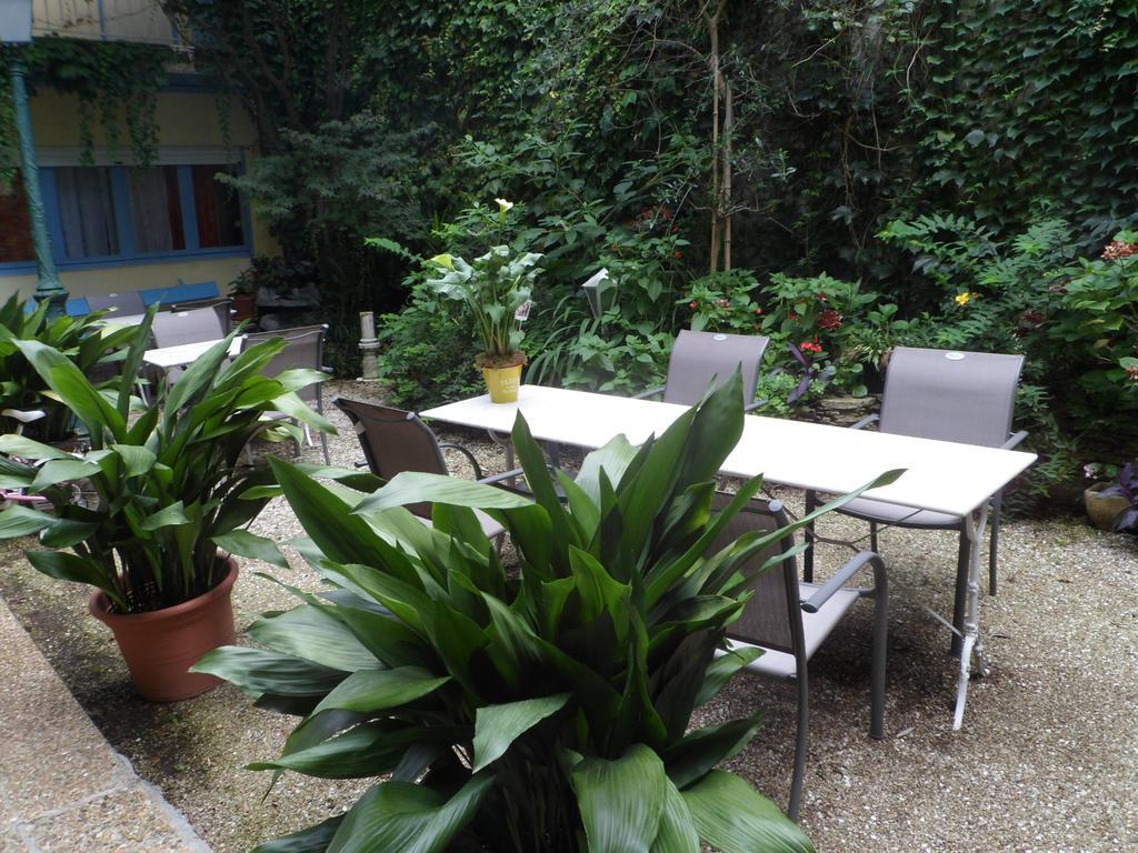 Hotel Le Postillon Pau Luaran gambar