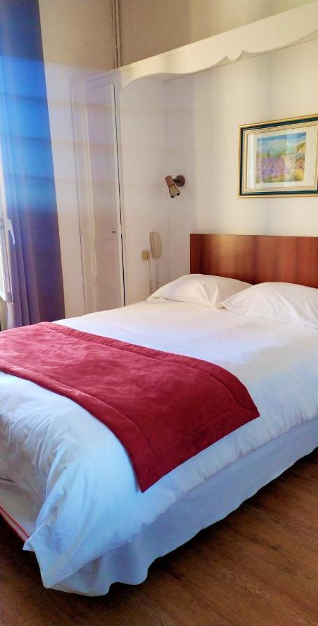 Hotel Le Postillon Pau Luaran gambar