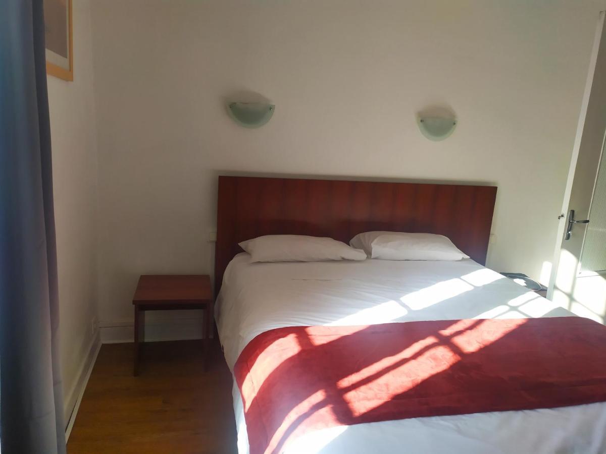 Hotel Le Postillon Pau Luaran gambar